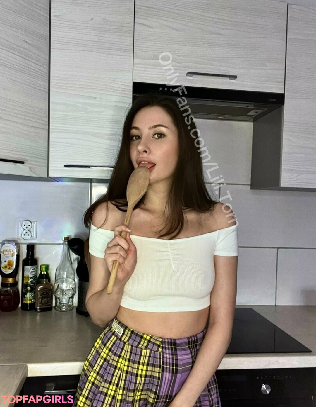 lili torn model nice pictures