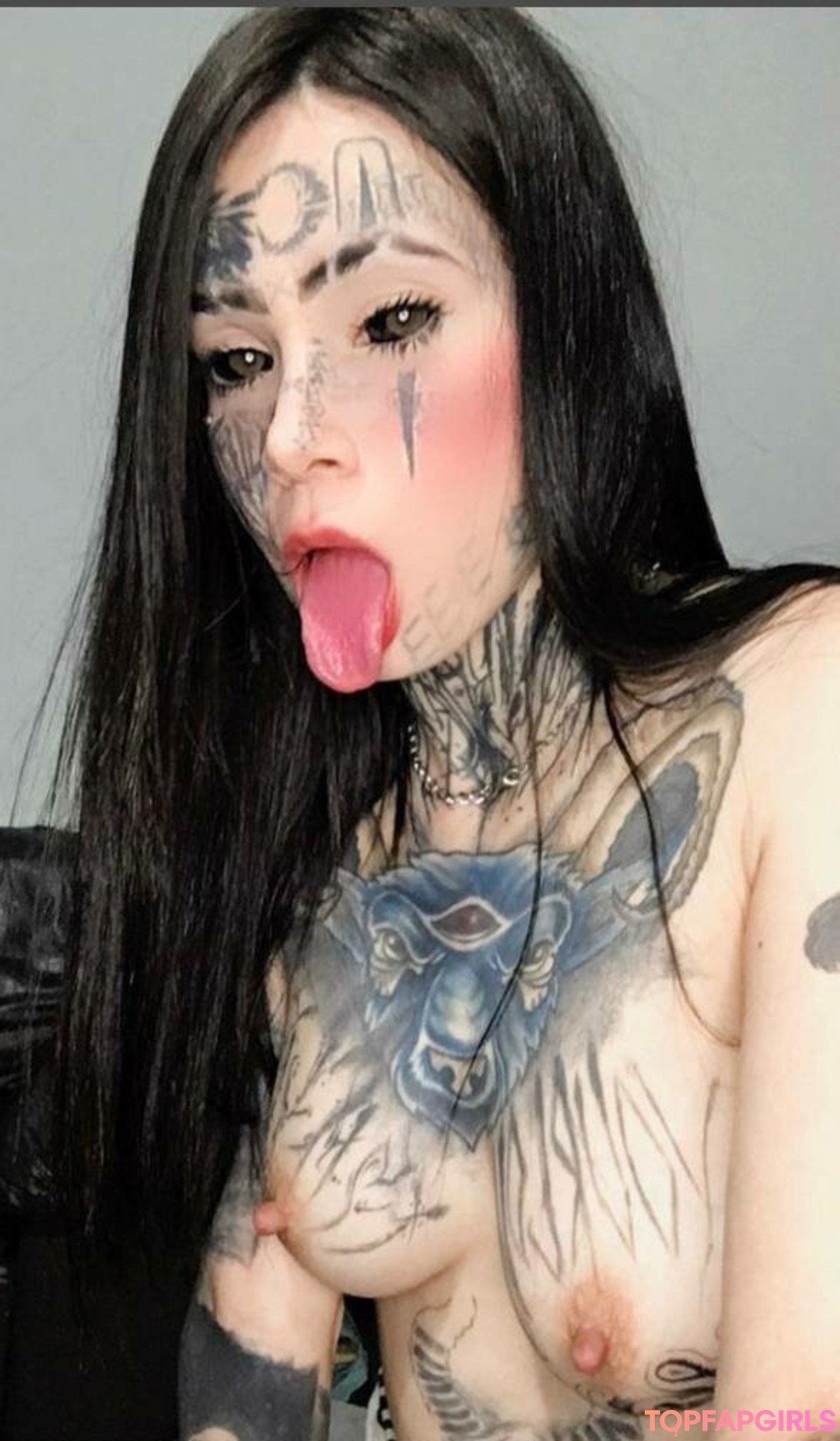 Insaneinternetgrl model naked pic