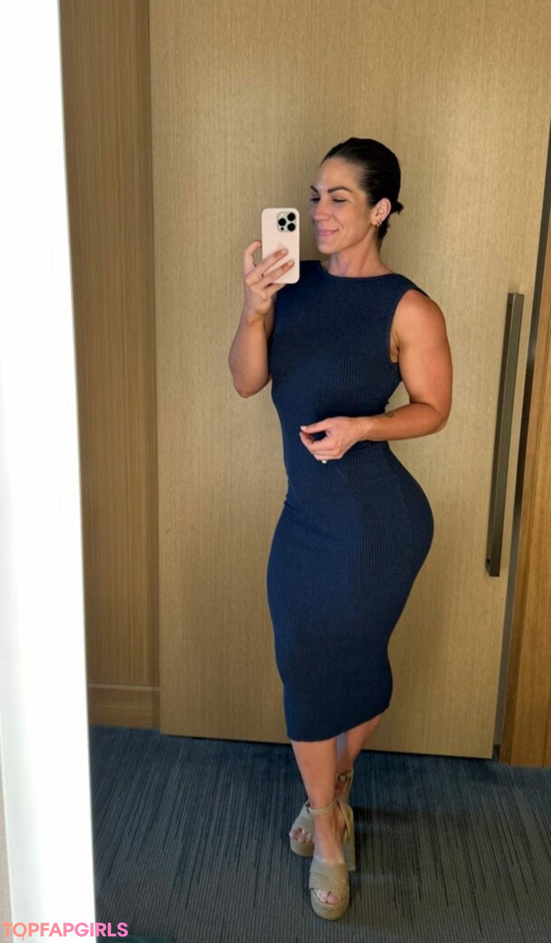 Noellebenepe naked model pic