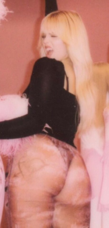 blonde secretary onlyfans top photo