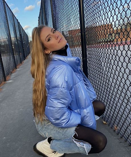 Lindsay Farland beautiful model pics