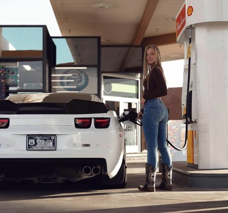 Kayla Rundle star perfect pictures