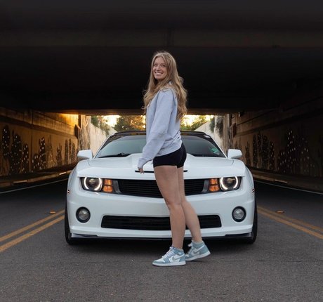 Kayla Rundle star perfect photo