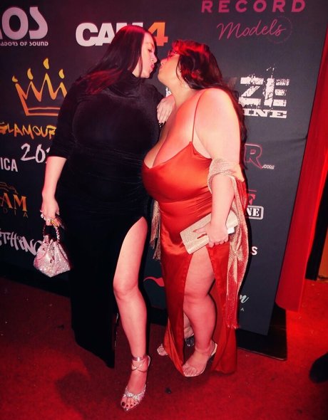 Busty Klara perfect pornstar pictures