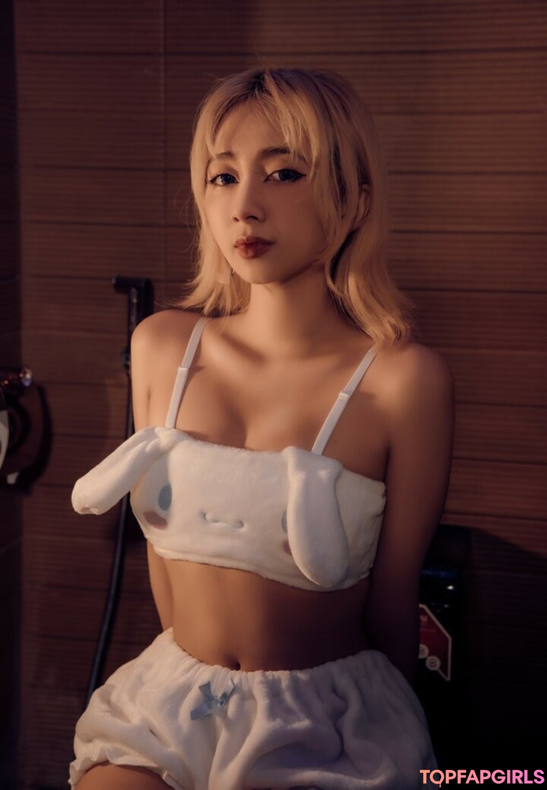 Mercury Nguyen model porn photo