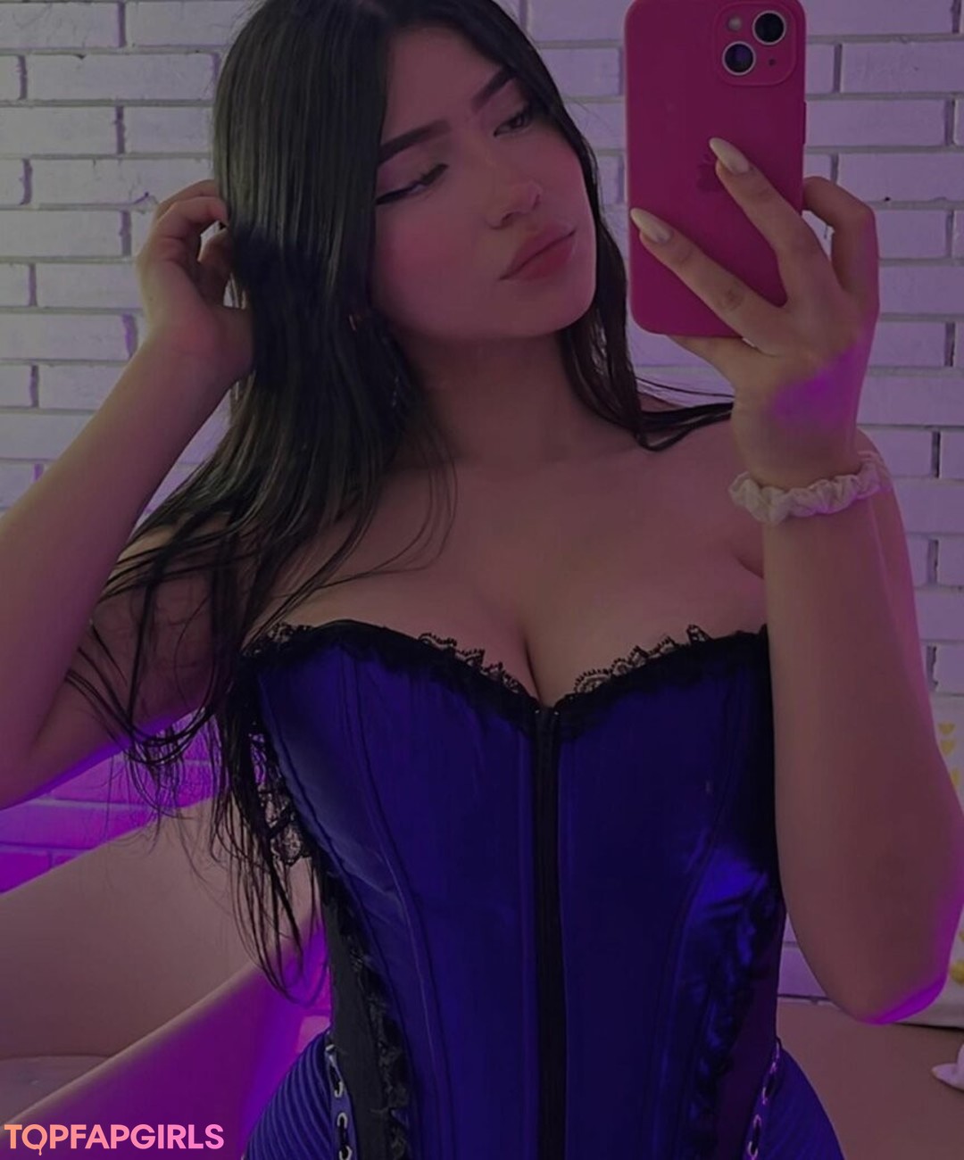 venus tay1 pornographic star pictures