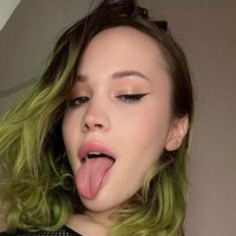 TooManyPeachess naked model photo