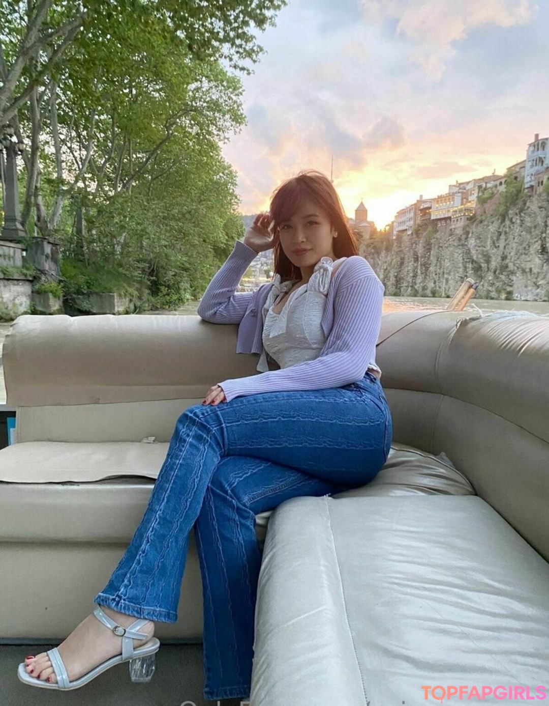 asian eyes v hot model image