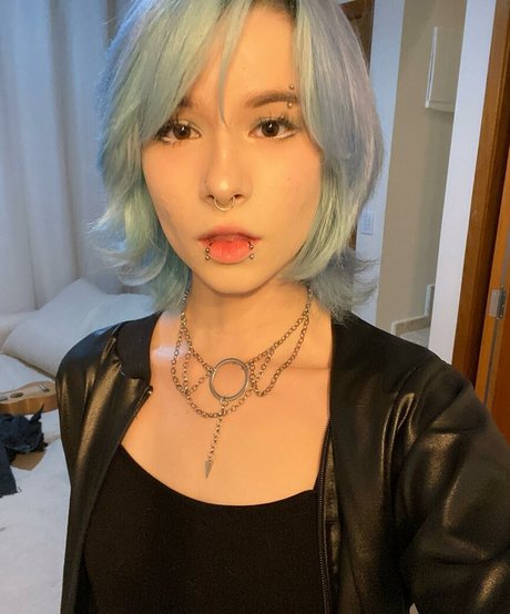 Luh Setra model nude pic