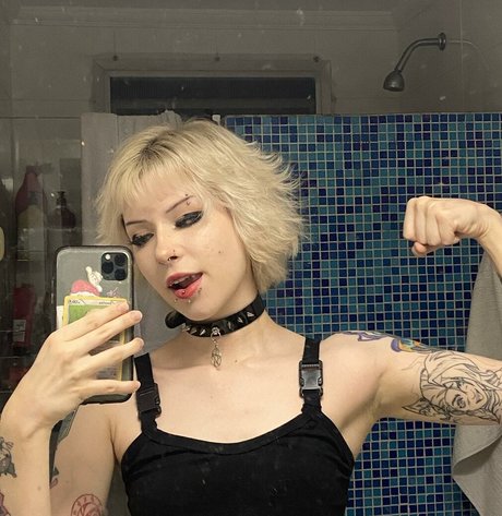 Luh Setra sexy model pictures