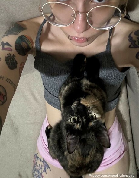 Luh Setra star sexy pics