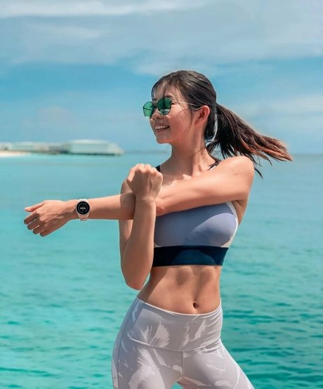 Emi Wong model hd image