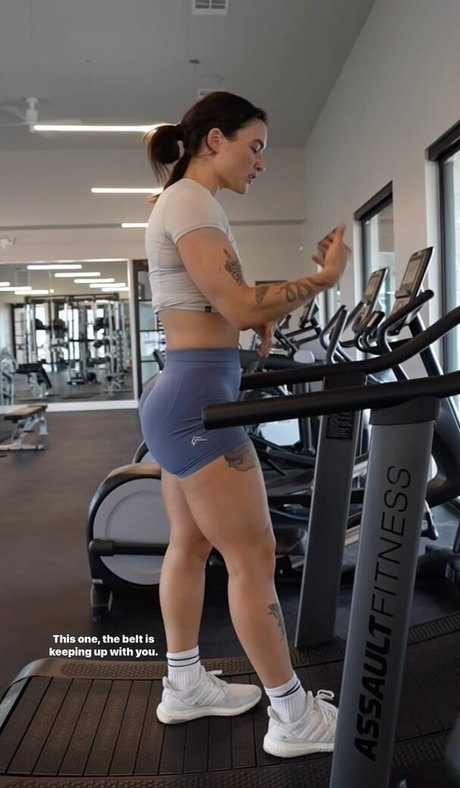 Kelly Matthews nude star photo