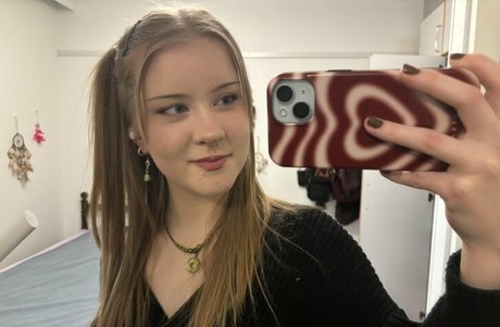 Sweeety nudes model photo