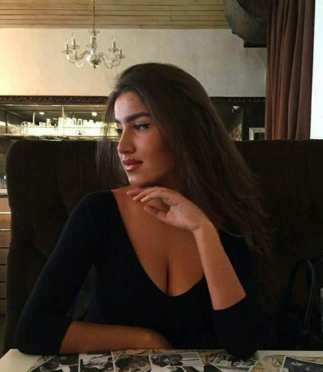 Valeriia Simavonian xxx model picture