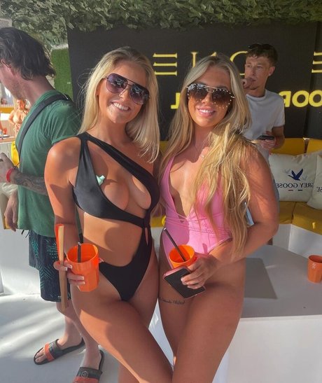 Chloe Burns model sexy gallery