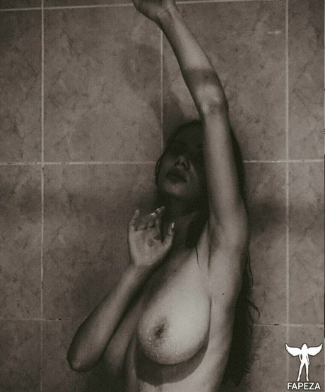 Vikkiraw pretty star photo