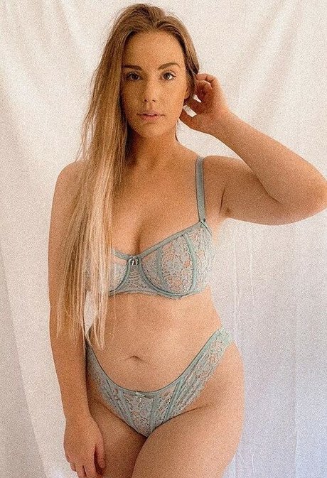 Amelia Jaane model pretty pics