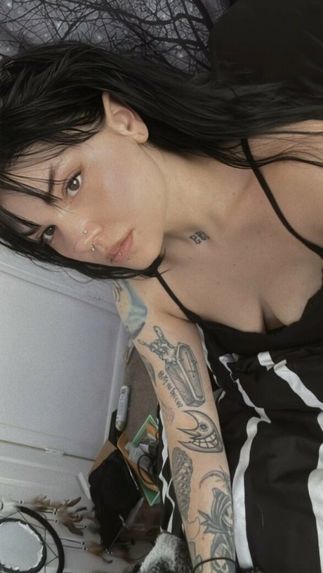 horrorwh0re star erotic archive