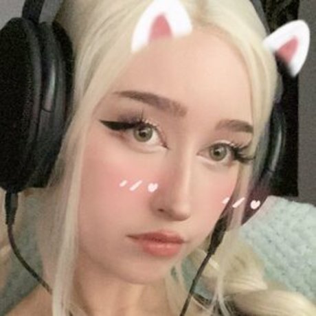 Allykitti model sex photo