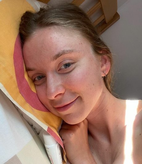 YouRina beautiful actress image