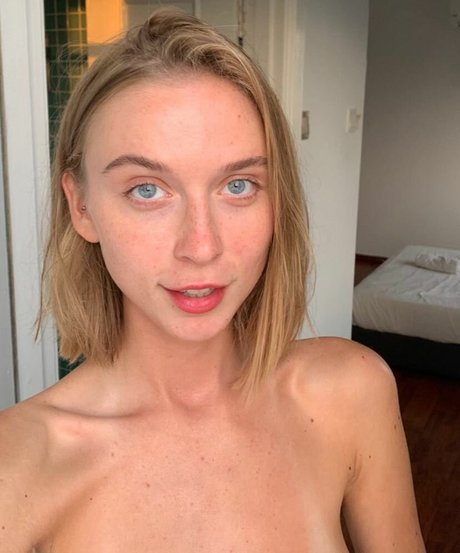 YouRina model beautiful pics