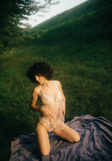 curlywiktoria exclusive star picture