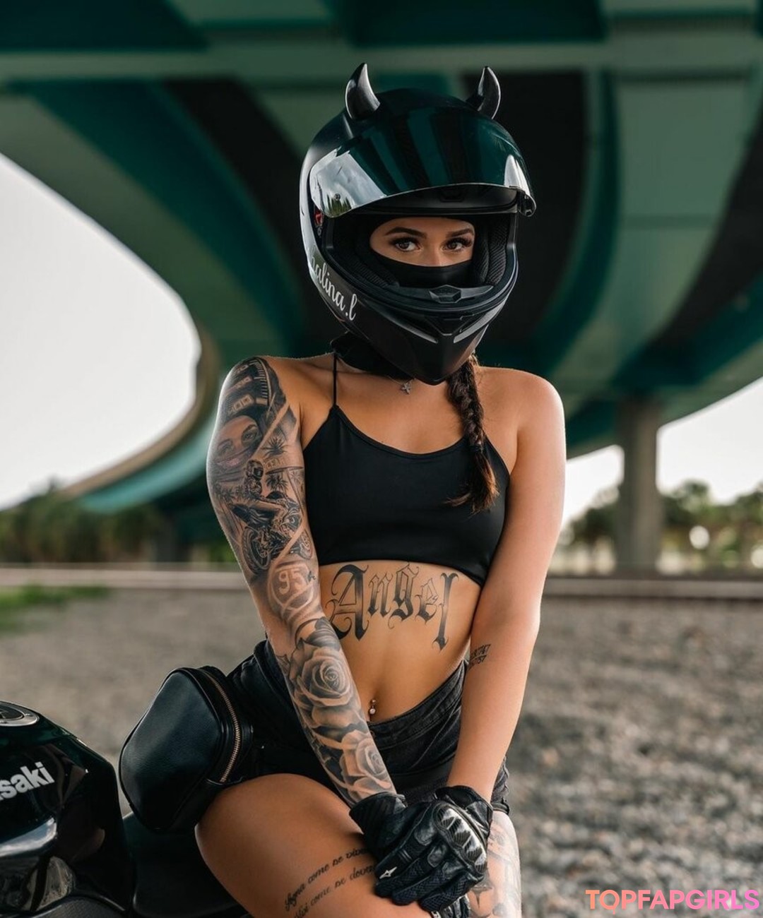 Chalina l profile image