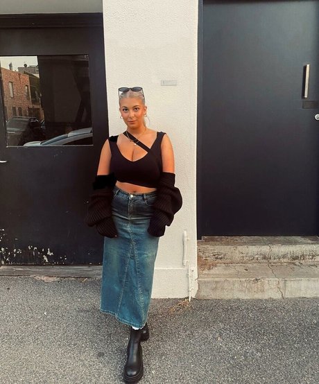 Becca M free model photos