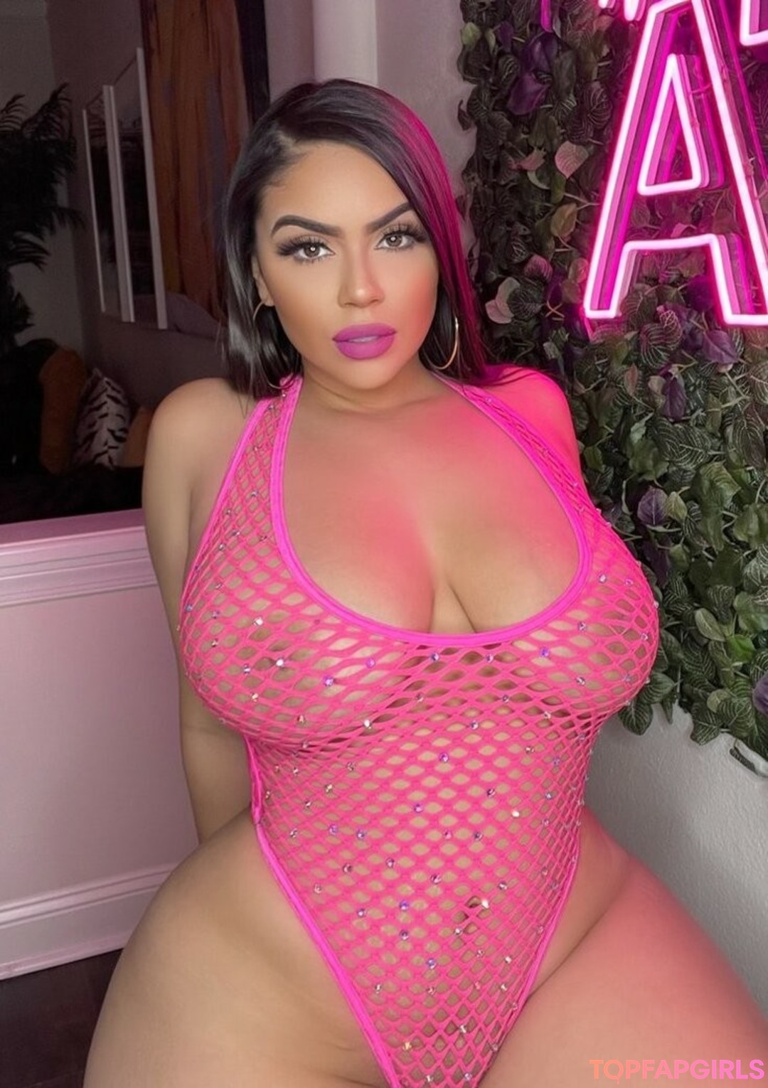 giant onlyfans sexy nude picture