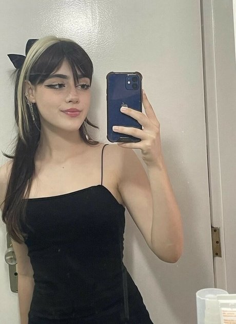 aangelarrochista perfect actress image