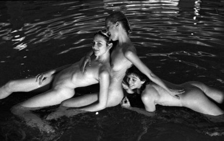 Cumgirl8 model top photos