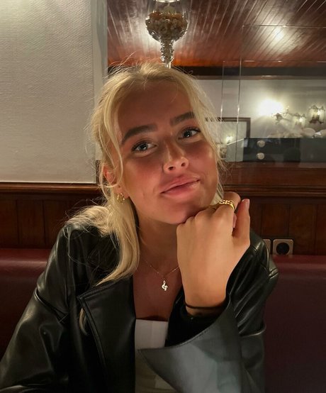 Its Emma 18 star naked archive