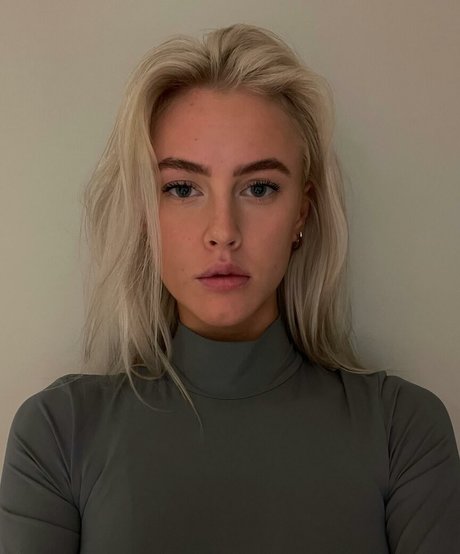 Its Emma 18 pretty actress pics