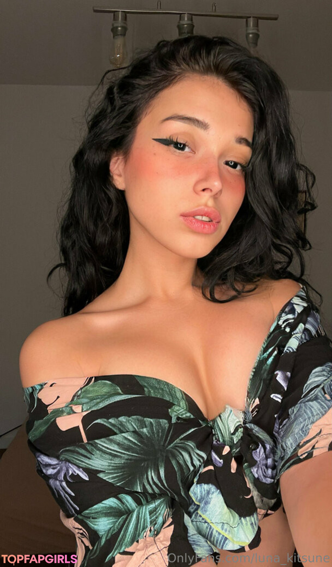 luna kitsune top profile image