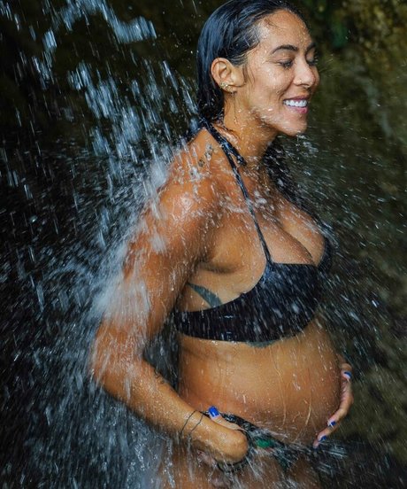 Hannah Eden Fitness beautiful model photo