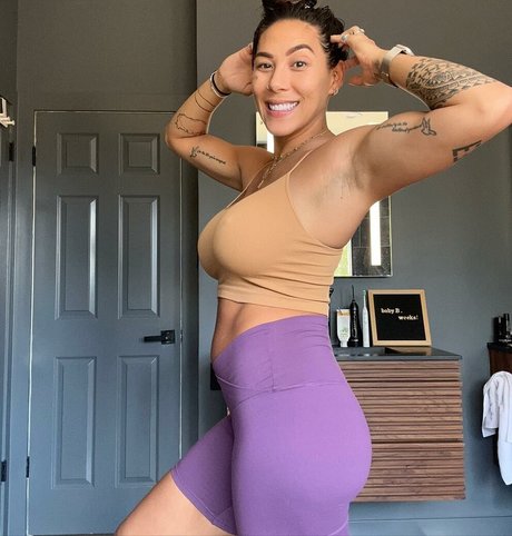 Hannah Eden Fitness exclusive star photo