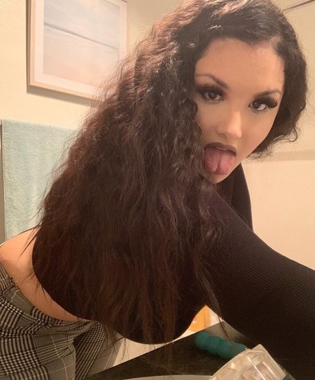 Mia Lombardi pornstar hd image