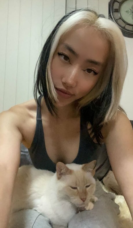 Smolkcqze model hot images