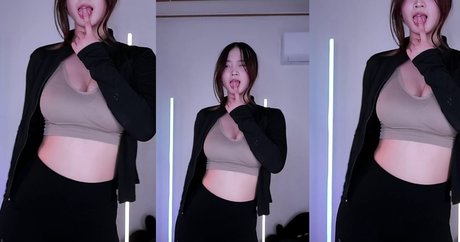 skinny brunette onlyfans nude photos