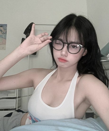 yourpeaches art actress img