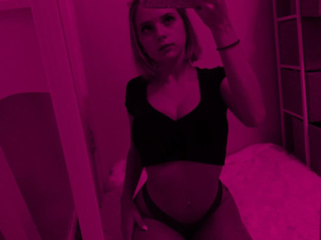 emmanuelleweddell porn model picture