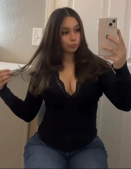 Kiarazaleskiii hot pornstar pics