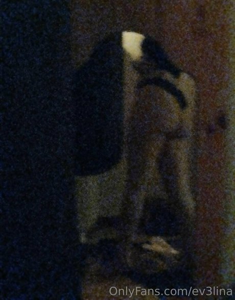 ev3lina top star pic