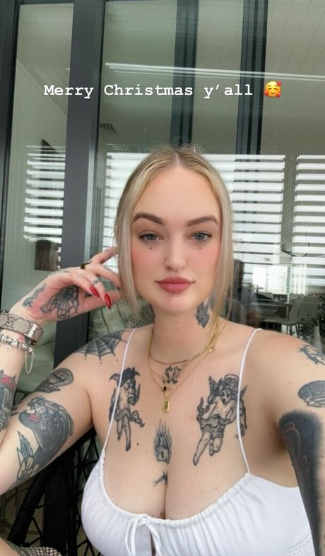 Goth Queen sex model archive