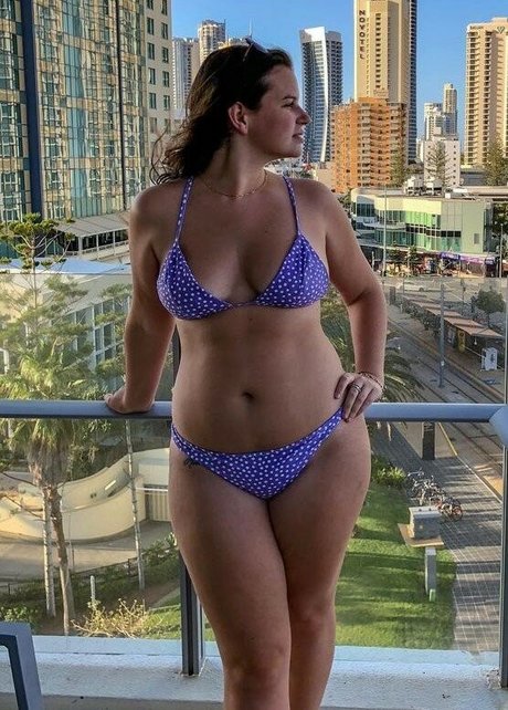 Tiffany Hutchinson star pretty photos