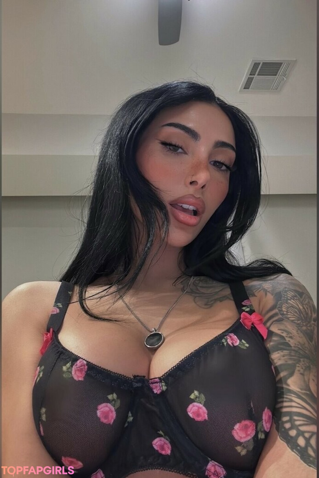Rose Zara model naked images