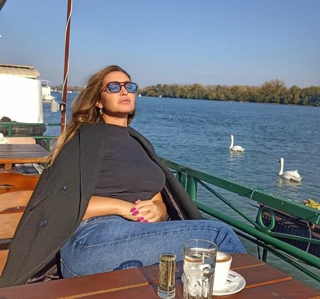 Vesna Justwoman42 pornstar pretty pics