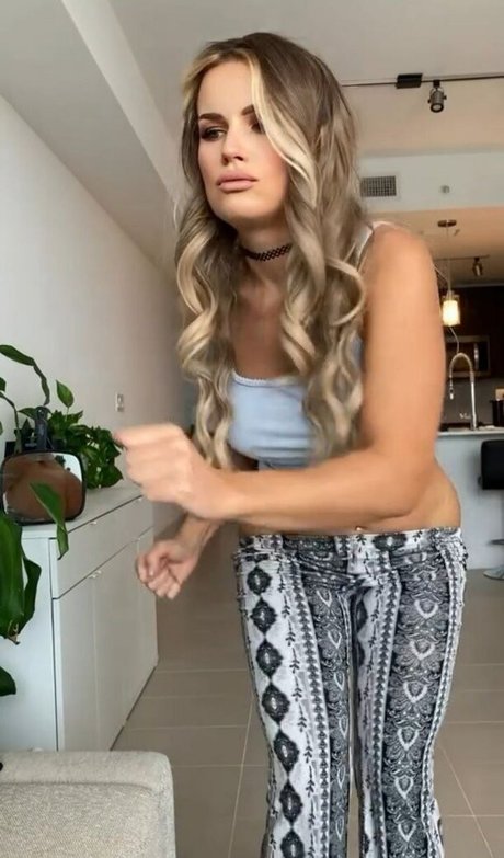 Fcknpeach naked star pic