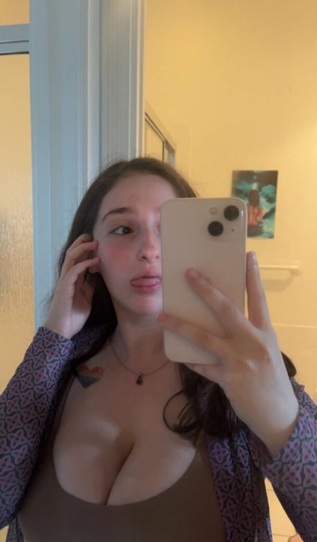 BustyMor N top model pics